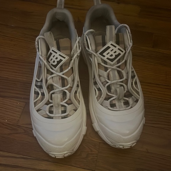 Burrberry shoes no insole or box - Picture 1 of 13